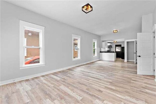 Building Photo - Coming Soon | Charming 3 Bed, 3 Bath Bungalow in Independence!