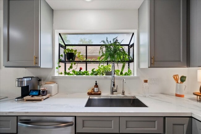 Building Photo - 7752 High Village Dr