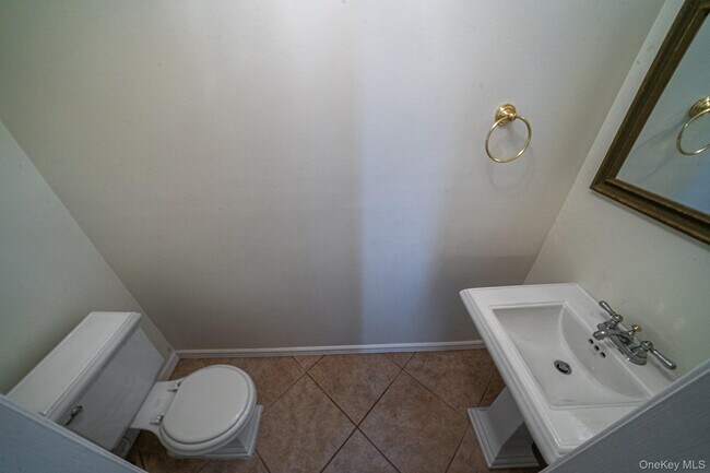 Building Photo - 908 Sara Cir