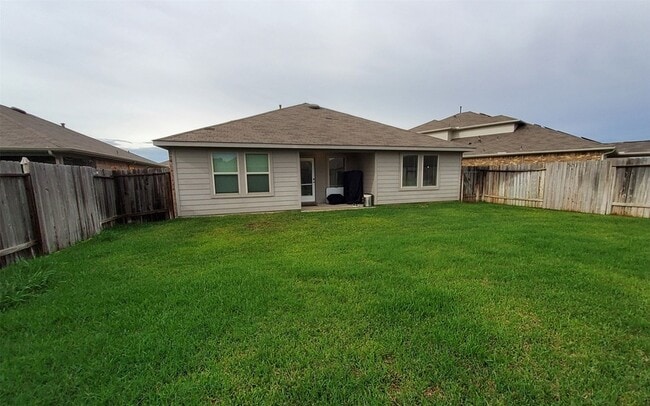 Building Photo - 22607 Castello Lakes Dr