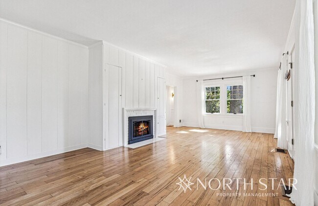 Building Photo - Charming Broadmoor Historic Farmhouse on a...