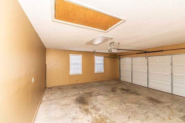 Building Photo - 443 Beverly Dr