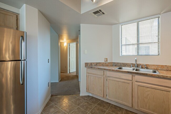 Building Photo - Move In Ready! Two Bedrooms - Tuscany Villas