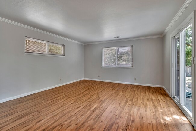 Building Photo - 520 Dawkins Dr