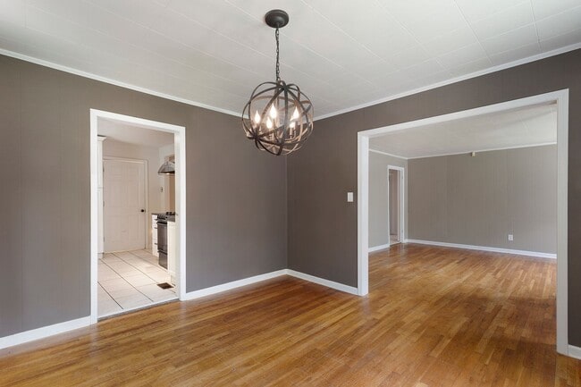 Building Photo - Spacious 3 beds & 3 Full Baths in Woodland...