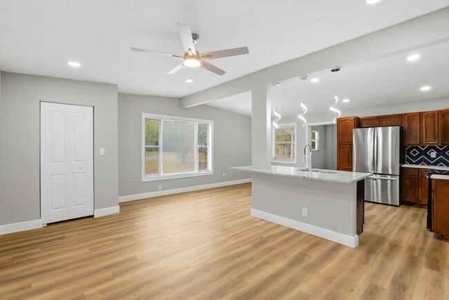 Building Photo - 937 La Marche Dr