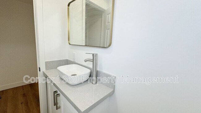 Building Photo - 940 E 43rd Pl