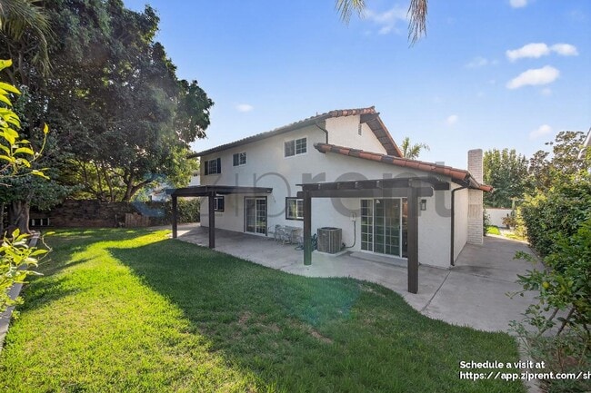 Building Photo - 353 S Heatherstone St