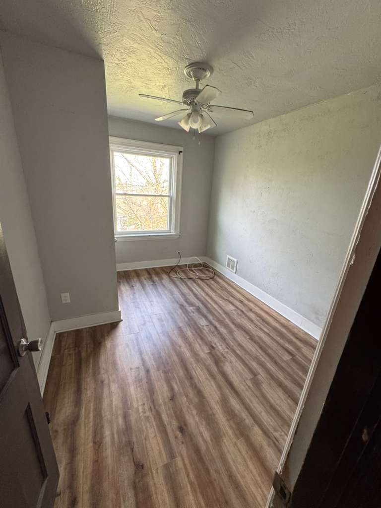 Building Photo - 1948 Broadway Ave