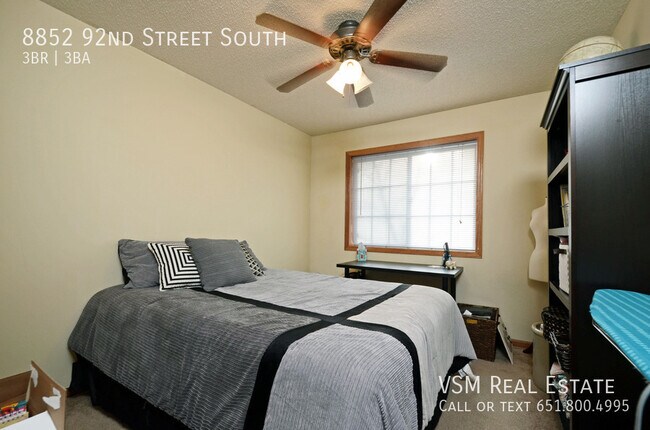 Building Photo - GORGEOUS 3 bedroom, 2.5 bathroom townhome ...