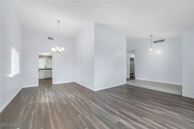 Building Photo - 727 Barrie Ct