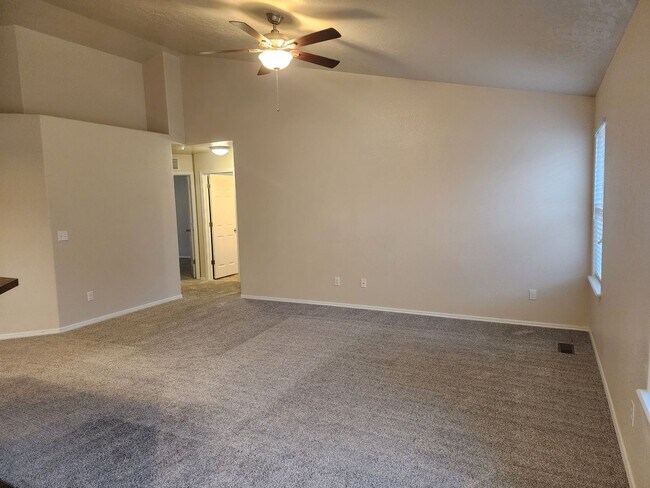 Building Photo - Charming single level 4 bedroom home in Crimson Point community. Spacious open floor plan, oversi...