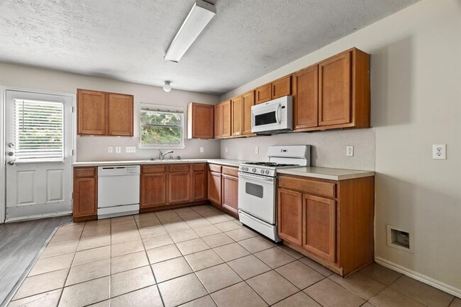 Building Photo - 1810 Emerald Pathway Dr