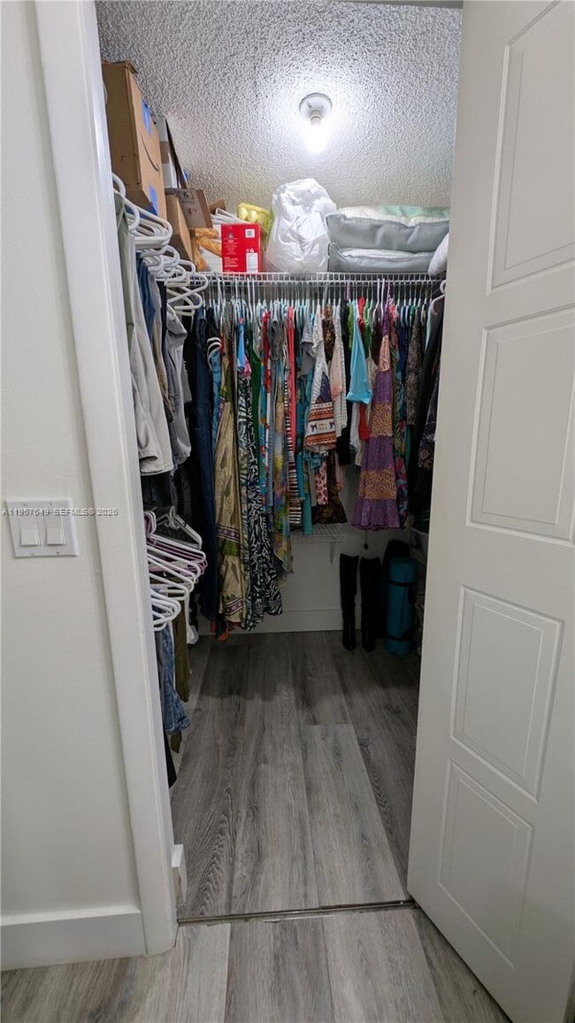 Building Photo - 369 Lakeview Dr