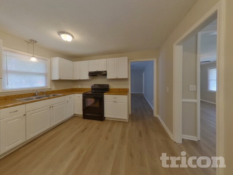 Building Photo - 3959 Notre Dame Pass