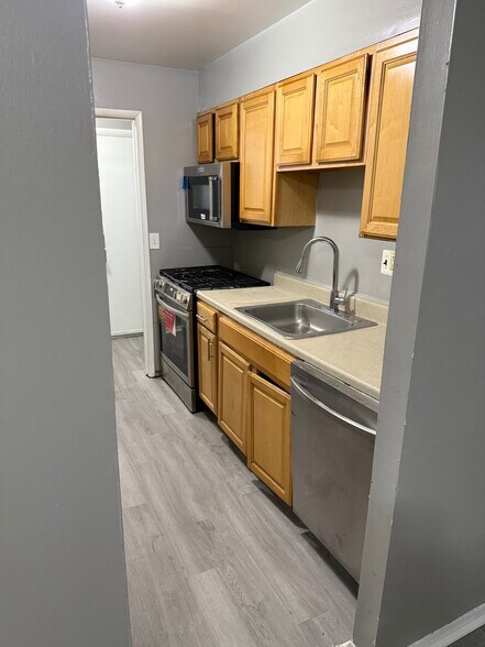 Kitchen - 582 Wilson Bridge Dr