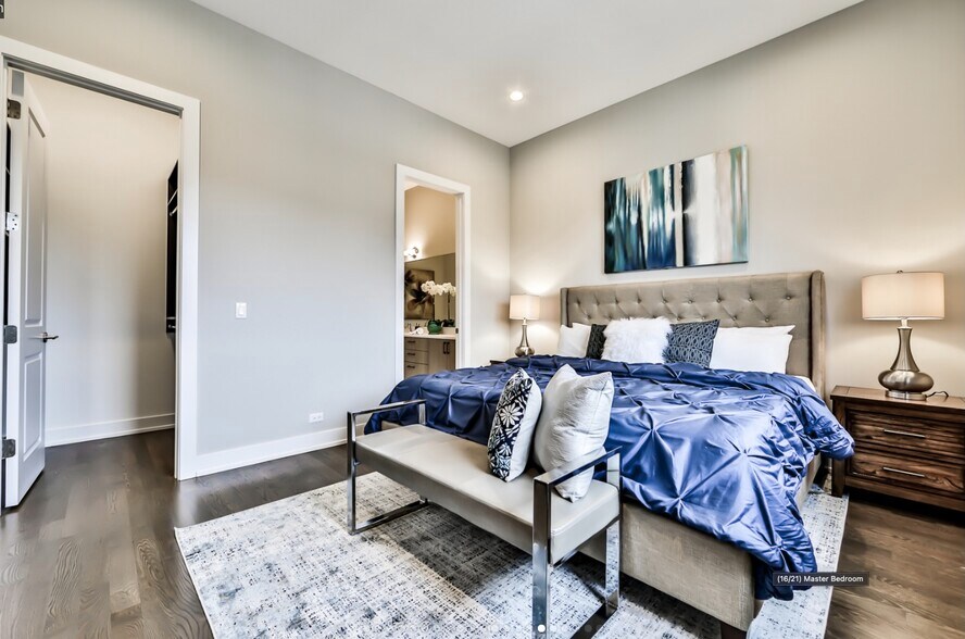 Building Photo - 815 N Paulina St