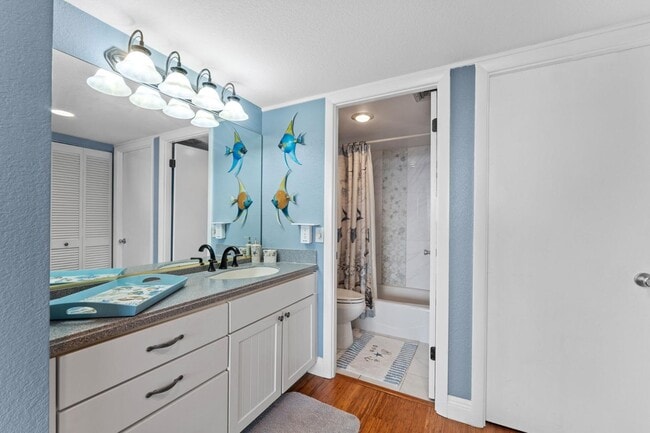 Building Photo - 1 Key Capri