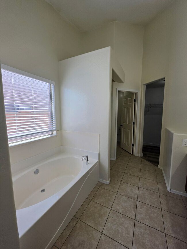 Building Photo - 3924 N Wicca Way