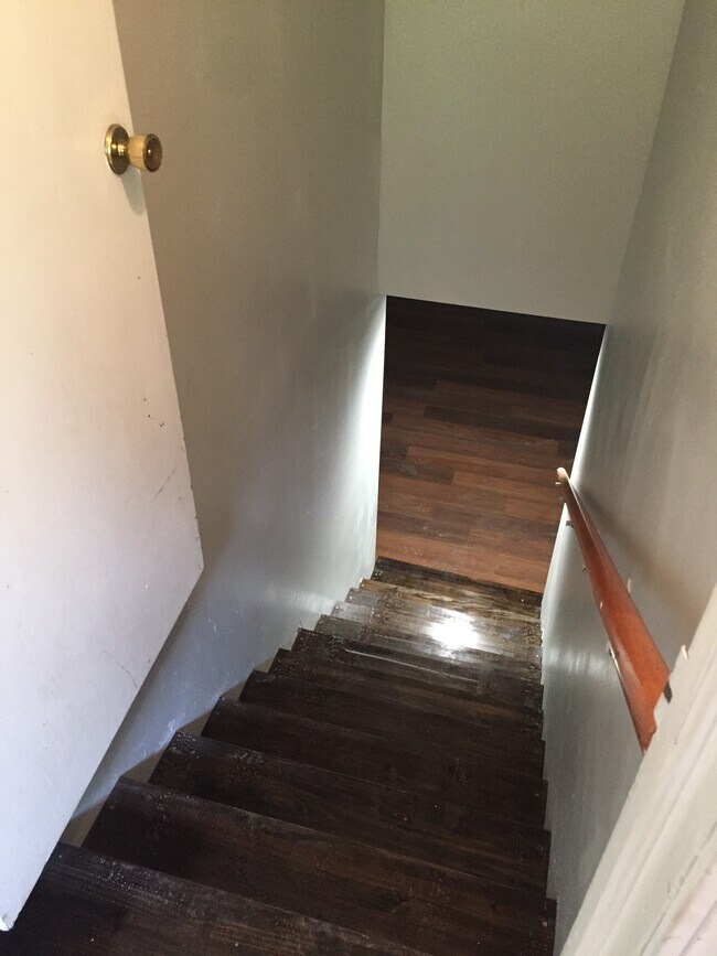 Building Photo - 2540 Cedarwood Ave