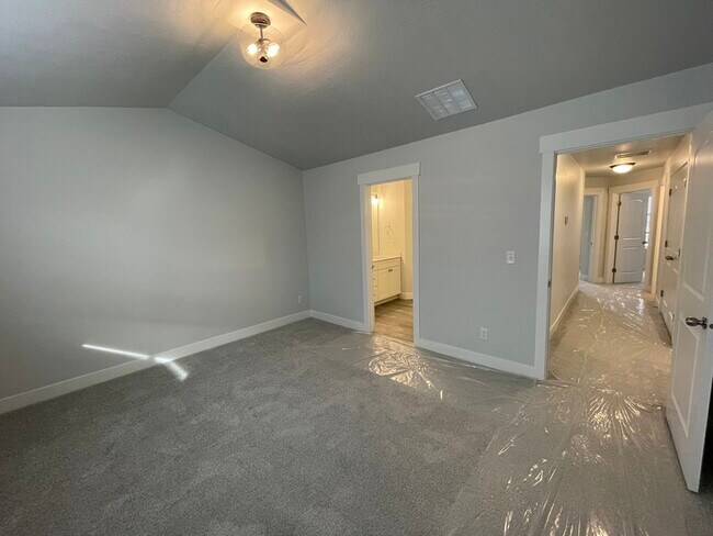 Building Photo - 3740 W
