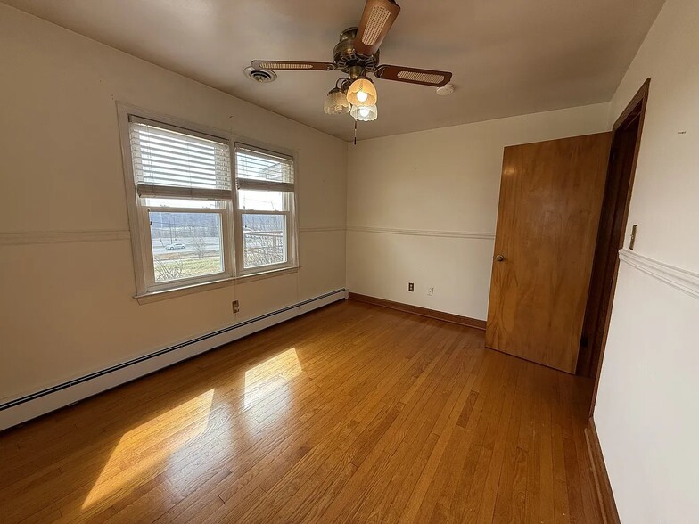 Building Photo - 3900 S Main St