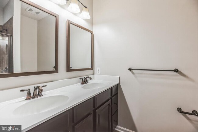 Building Photo - 8443 Clear Spring Dr