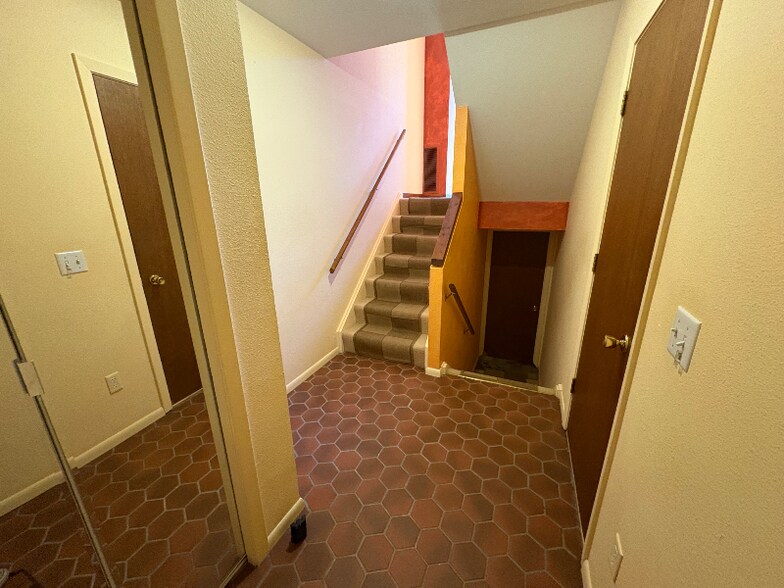 Building Photo - 1214 Clark Ave