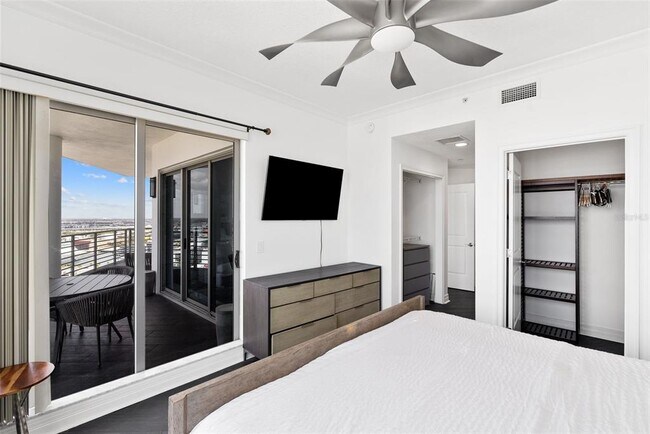 Building Photo - 1209 E Cumberland Ave