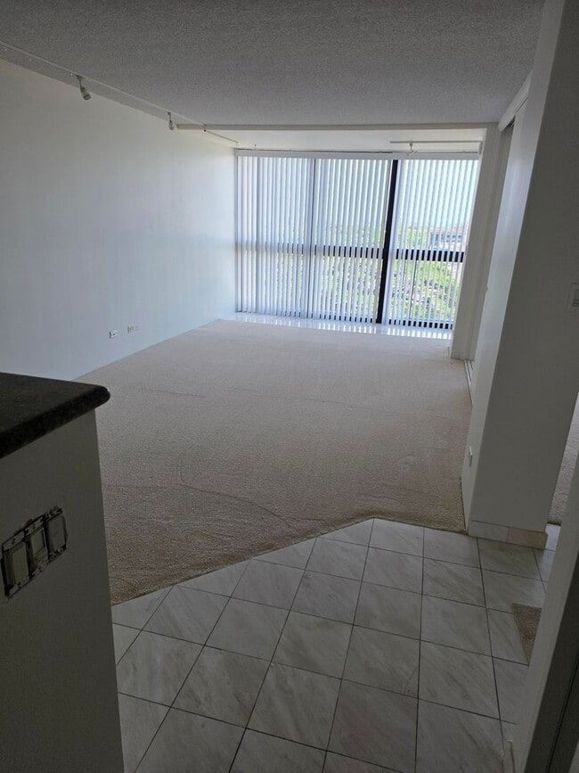 Building Photo - 4300 Waialae Ave