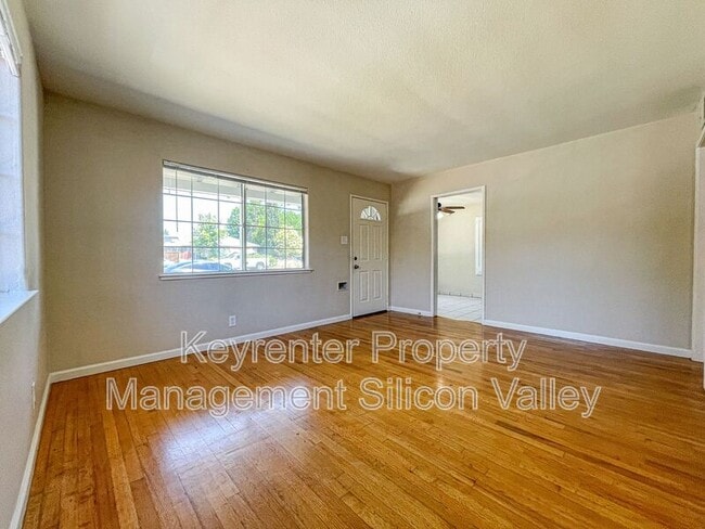 Building Photo - 865 N 15th St