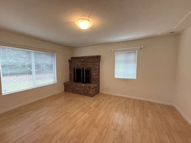 Building Photo - Secluded 2bd/1ba Carmichael Charmer near S...