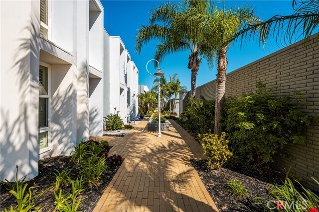 Building Photo - 3965 Aladdin Dr