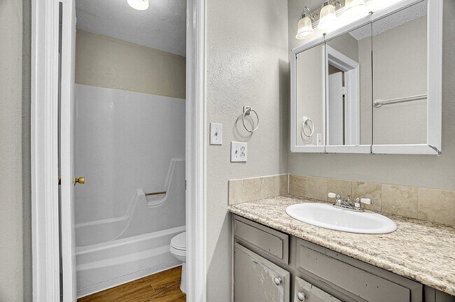 Building Photo - $1,395.00 - $500 OFF First Month's Rent - ...
