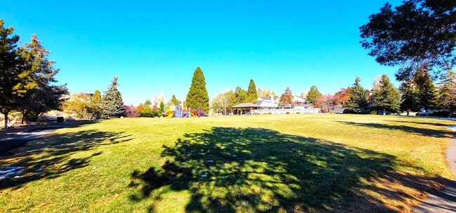 Building Photo - Beautifully Updated 3 Bedroom 2 Bath Updated Home in Lakeridge Springs Close to Community Pool an...