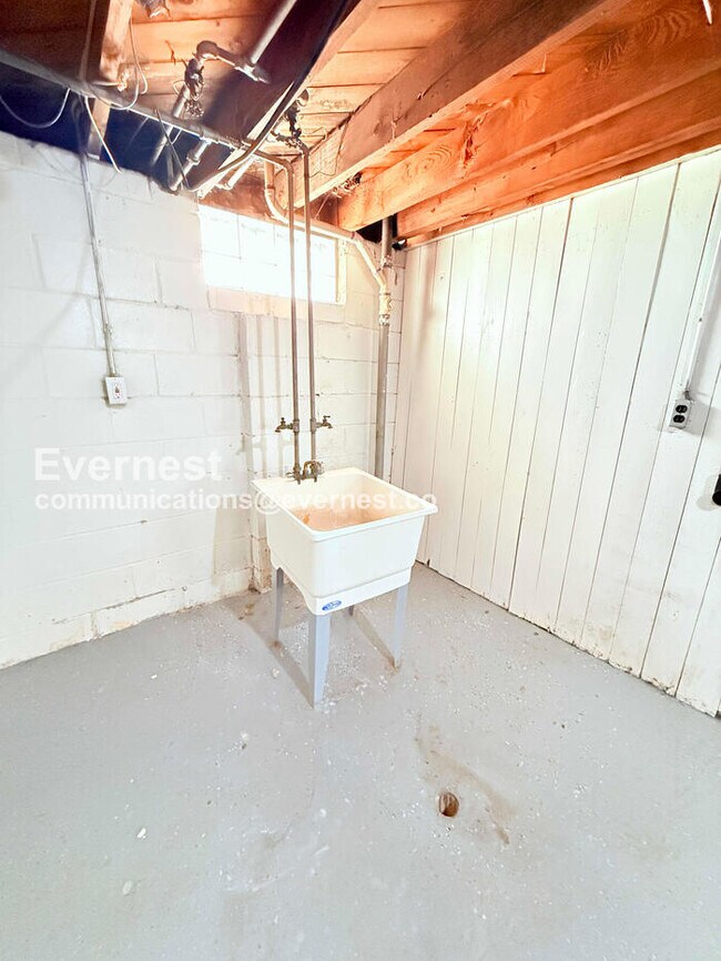 Building Photo - 8270 Trinity St