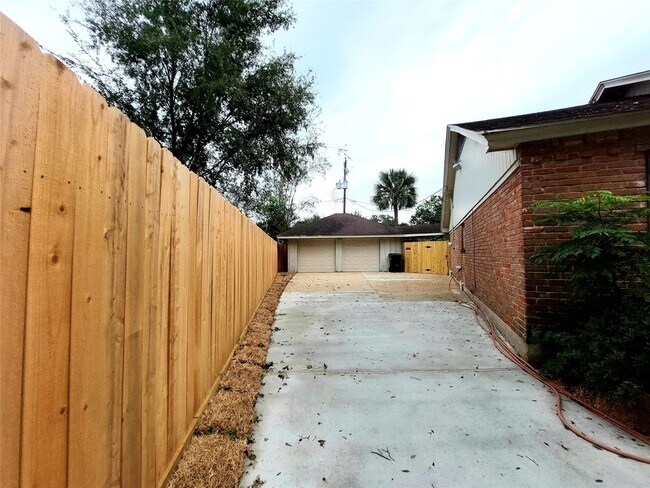 Building Photo - 7815 Small Leaf Cir