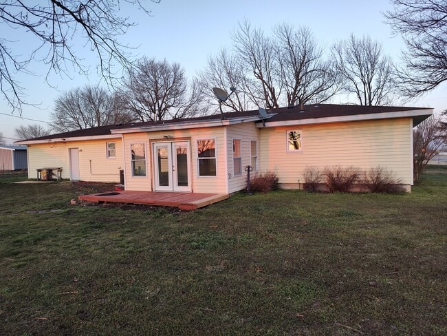 Building Photo - 2025 N 432