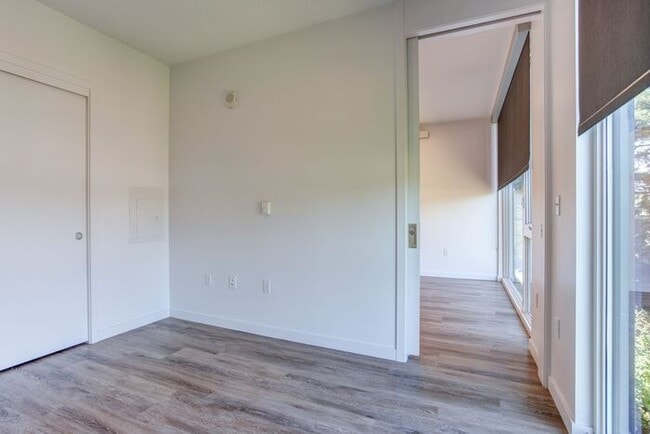 Building Photo - Luxury One Bedroom! Near Salt and Straw an...