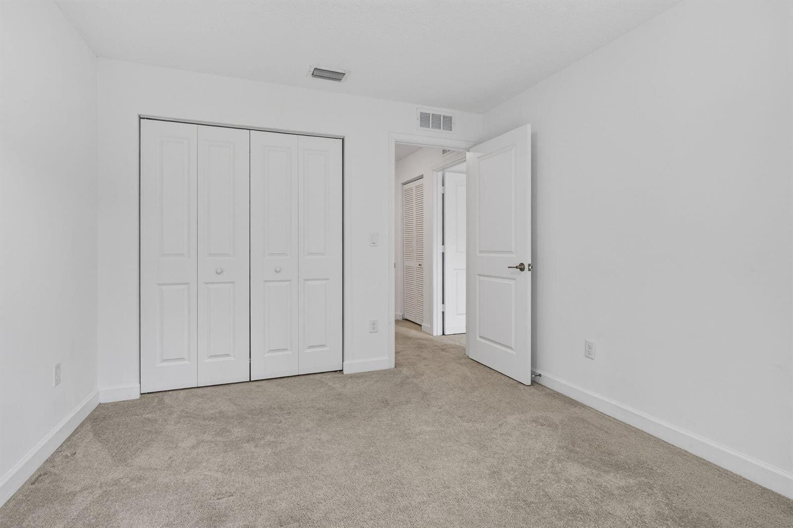 Building Photo - 4408 Hemlock Dr