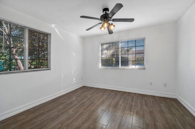 Building Photo - 1500 Crestwood Ct S