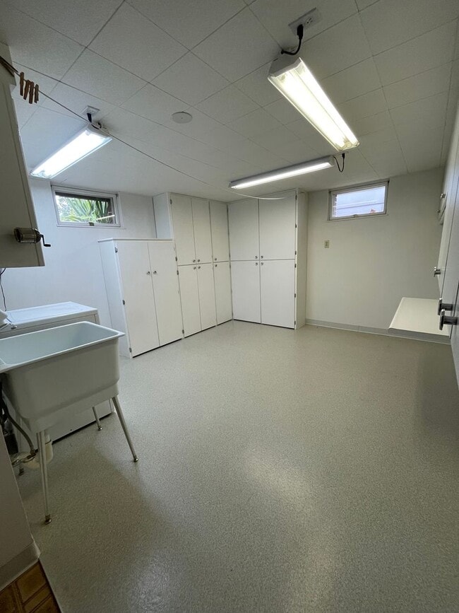 Building Photo - 2310 Fox Dr