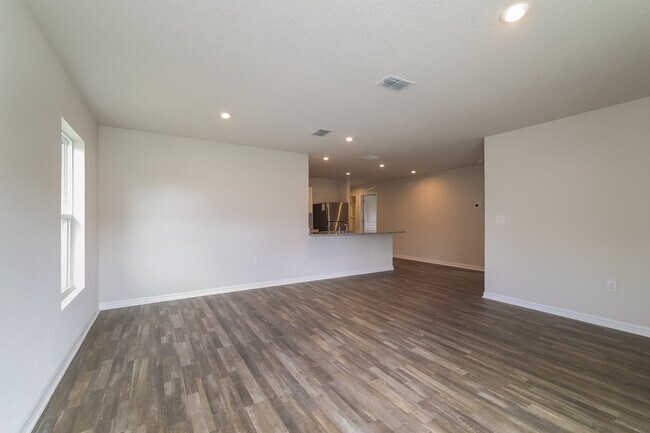 Building Photo - 1427 Swan Ct