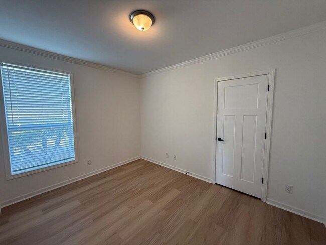 Building Photo - 4208 Long Lake Way