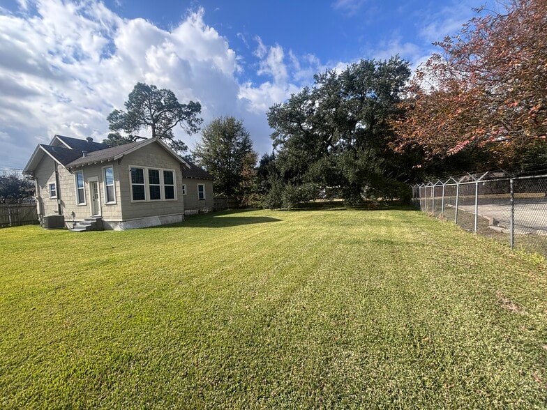 Building Photo - 104 Nouveau Ln