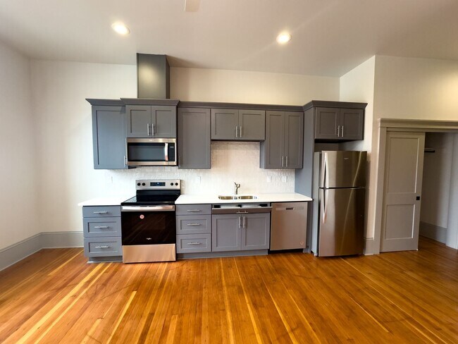 Building Photo - WINTER SPECIAL - NEWLY RENOVATED DOWNTOWN SALEM STUDIO