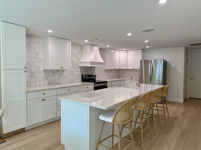 Building Photo - 156 N Boulevard of the Presidents