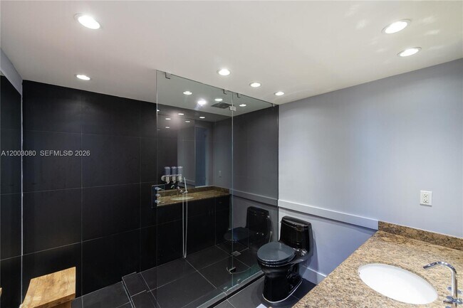 Building Photo - 2301 Collins Ave