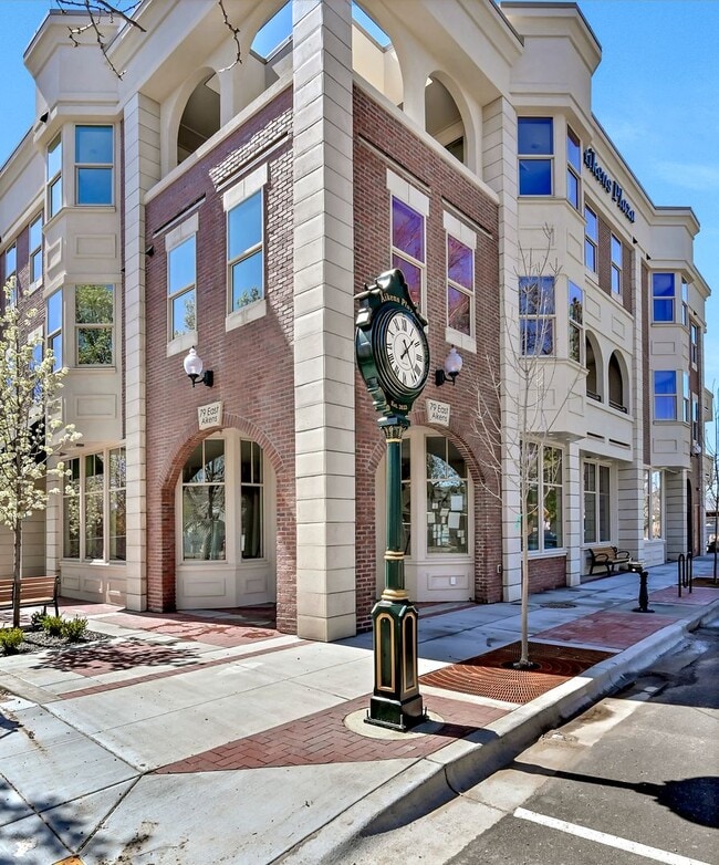 Building Photo - 167 E Aikens St