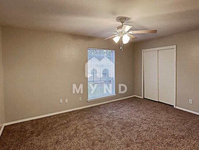 Building Photo - 3818 Heatherbrook Dr